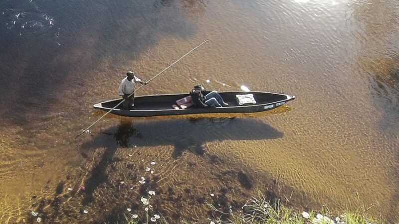 Okavango delta safari in mokoro